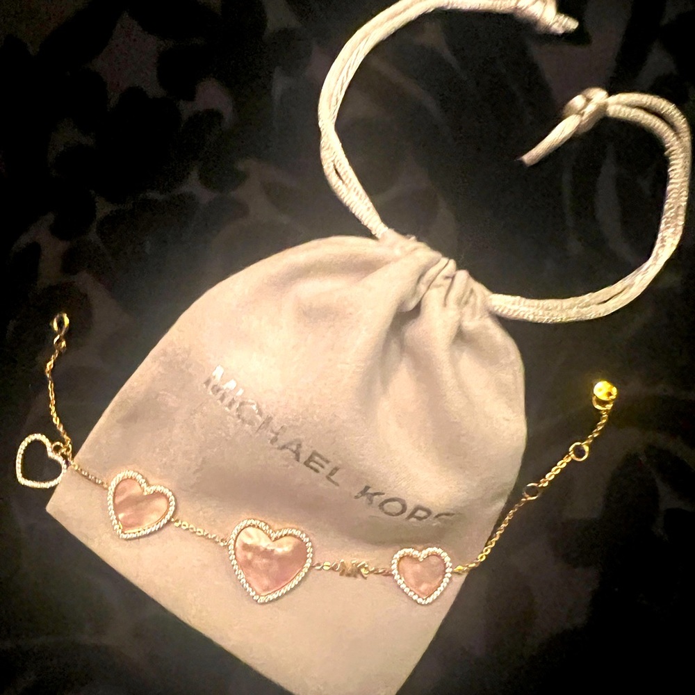 *RARE* NWOT Michael Kors Rose Gold Mother of Pearl Heart Bracelet - Picture 2 of 5